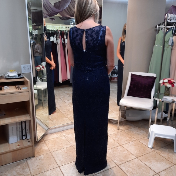 Mother-of-the-bride gown by Montage by Mon Cheri. Navy, size 14 - Picture 3 of 13